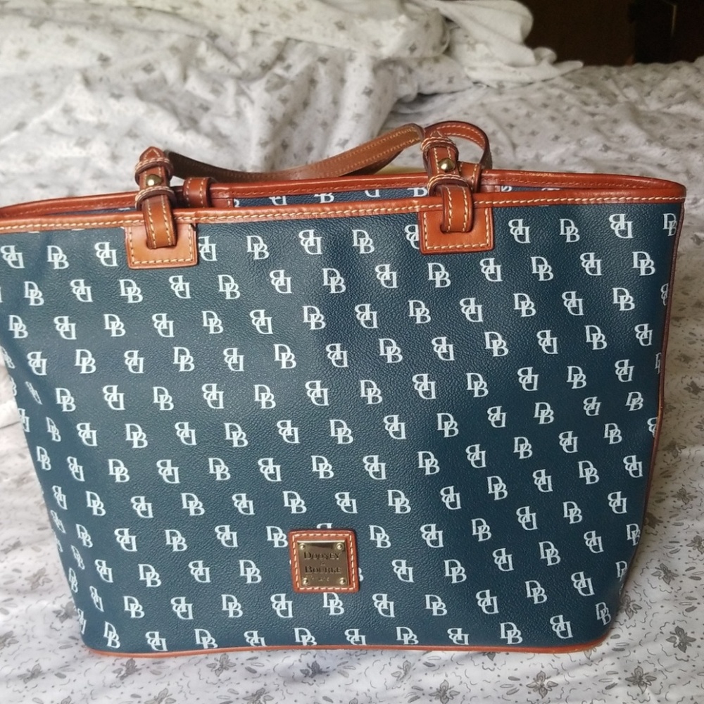 Dooney & Bourke Tote